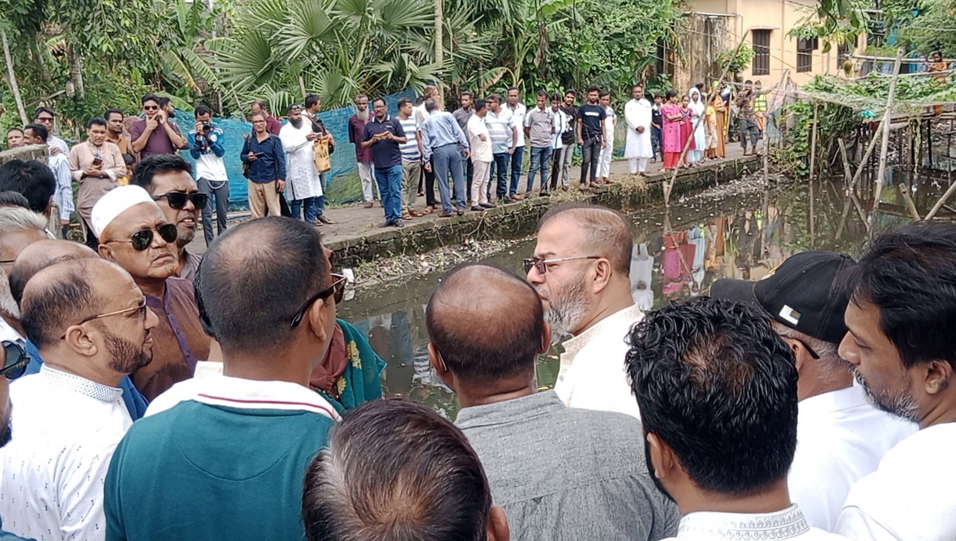 মোংলার ঠাকুরানী খাল পরিদর্শনে প্রতিমন্ত্রী ড. শেখ ফরিদুল ইসলাম