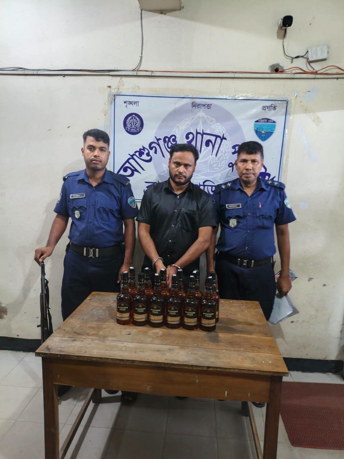 আশুগঞ্জে বিদেশি মদসহ মাদক কারবারি গ্রেপ্তার