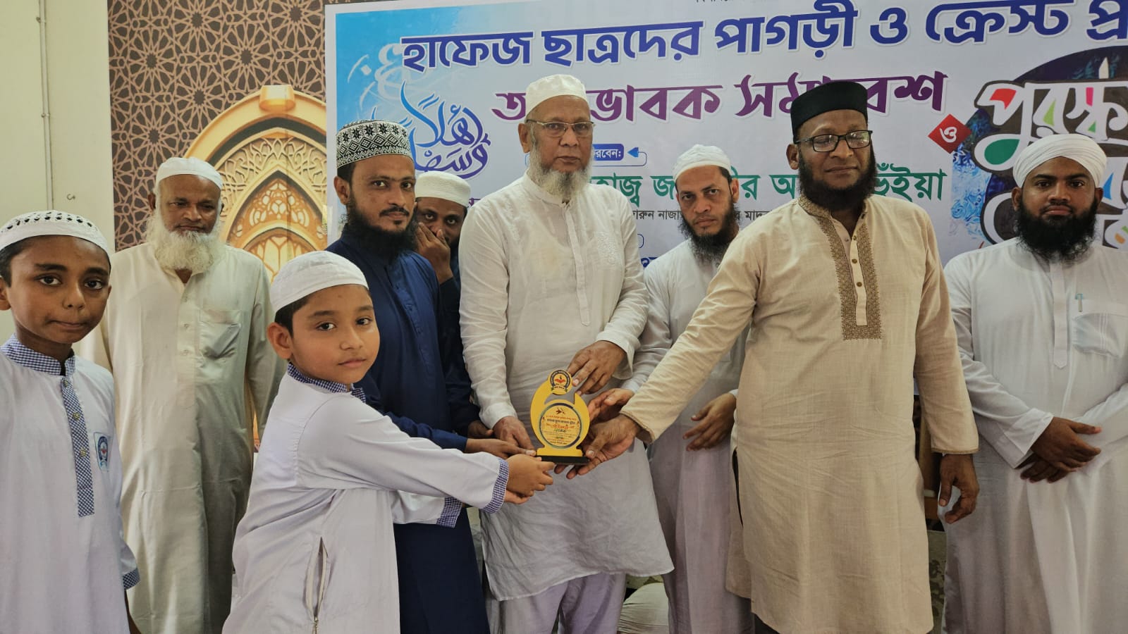 ১০ মাসে ৩০ পারা হেফজ সম্পন্নকারী আরহাম ভূঁইয়া