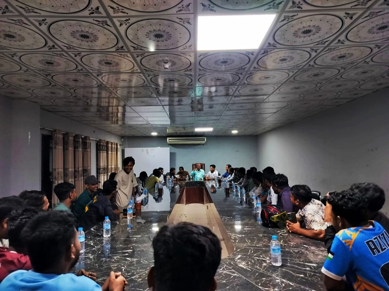 হাটিকুমরুলে আব্দুল মজিদ খাঁনের সঙ্গে ছাত্রদল নেতৃবৃন্দের মতবিনিময় সভা