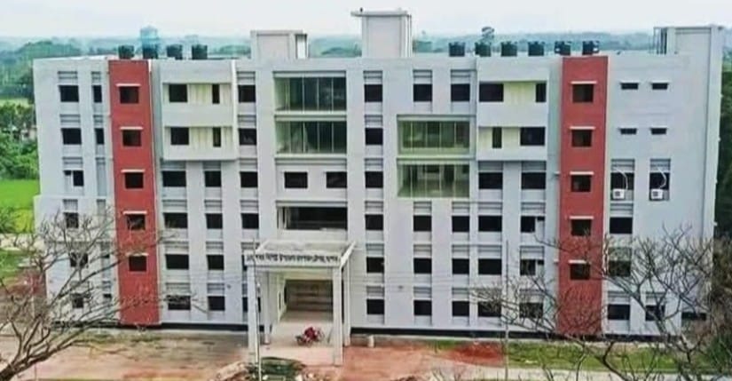 চৌগাছা মডেল হাসপাতালে রোগীদের চিকিৎসাসেবা নেওয়ার দৃশ্য