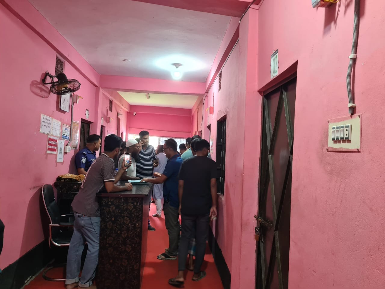 মিরসরাইয়ের হোটেলকক্ষ থেকে পুলিশ সদস্যের লাশ উদ্ধারের ঘটনাস্থল