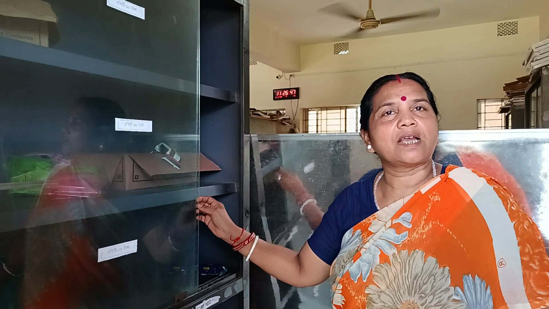 বালিয়াকান্দিতে সততা স্টোরে সাজানো পণ্য ও মূল্যতালিকা