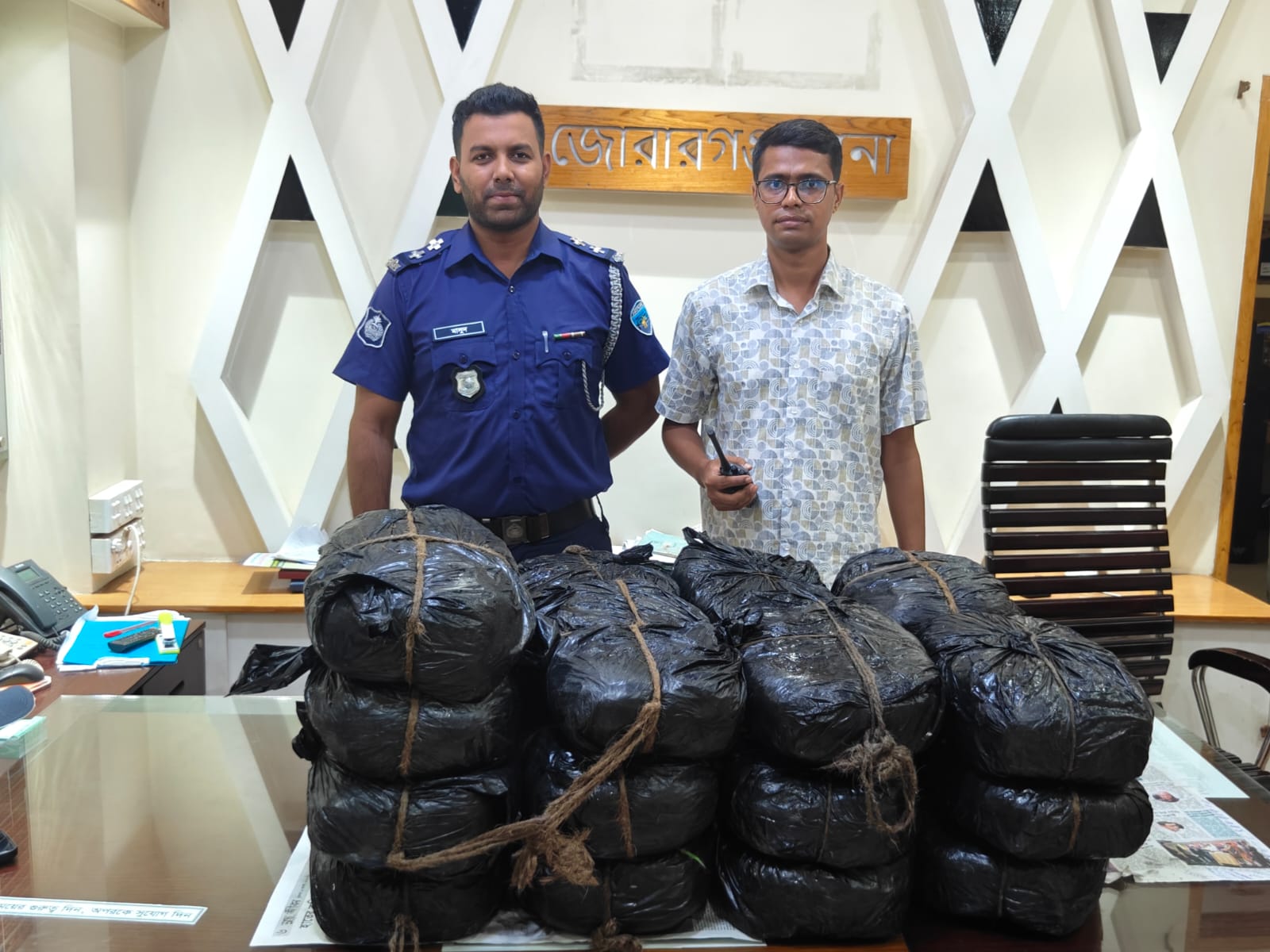 মিরসরাইয়ে প্রাইভেটকার থেকে ৫০ কেজি গাঁজা উদ্ধার