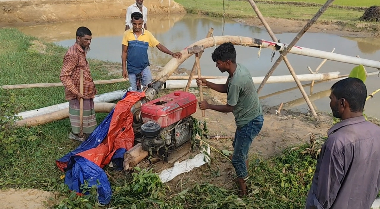 মিরসরাইয়ে অবৈধ বালু উত্তোলনে অভিযানে বিনষ্ট পাইপ ও মেশিন