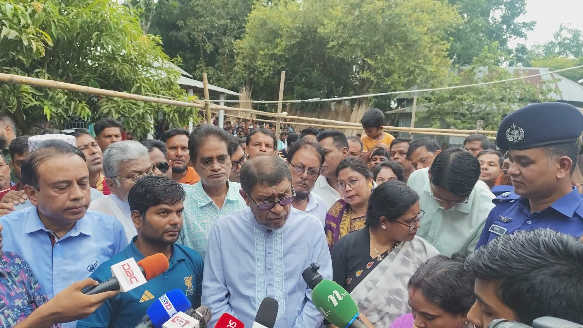 সিজারিয়ানে পেটে গজ রেখে মৃত্যুর ঘটনায় নিহতের বাড়িতে স্বাস্থ্যমন্ত্রী