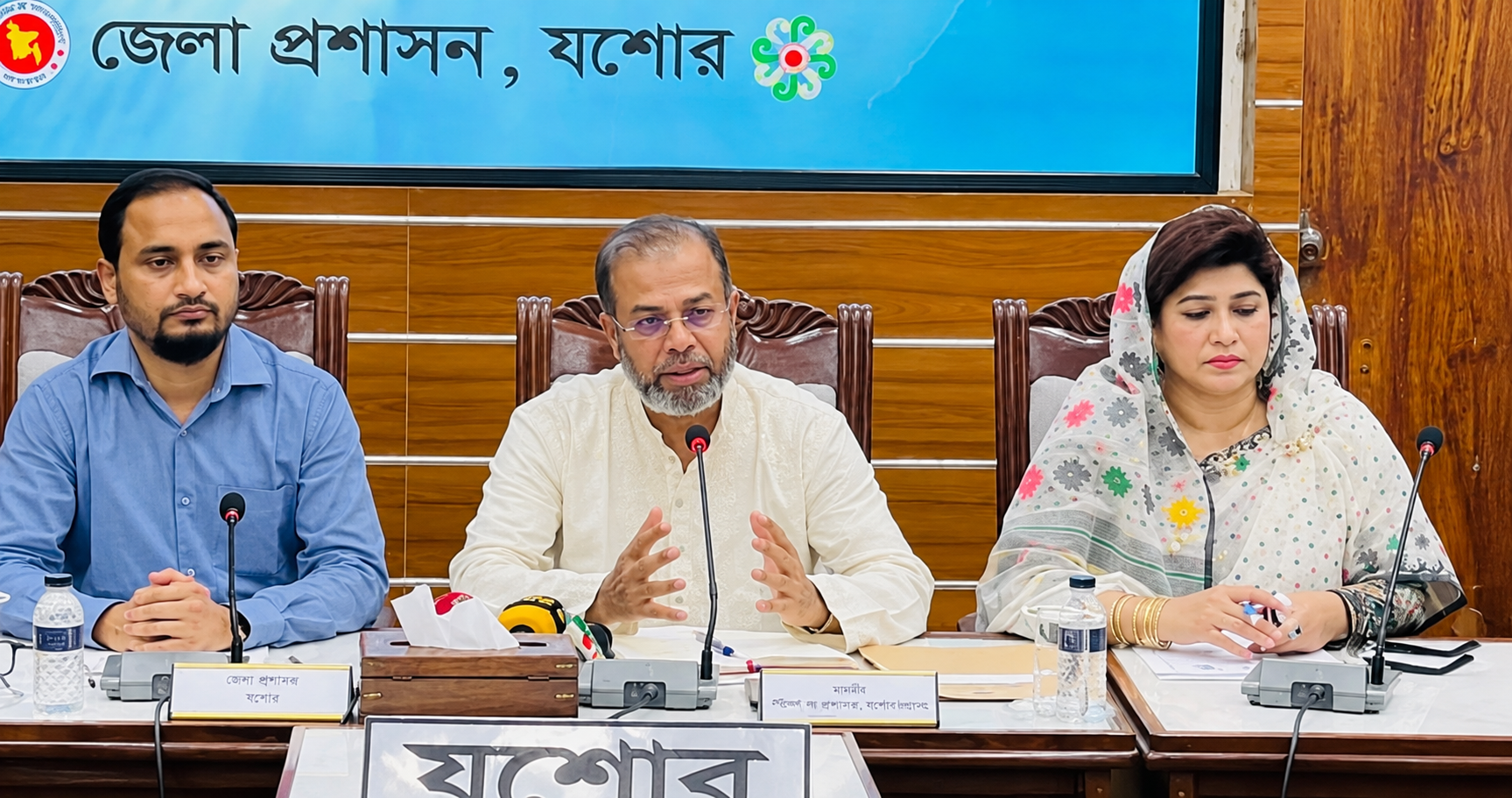 যশোরে প্রতিমন্ত্রী শেখ ফরিদুল ইসলাম মতবিনিময় সভায় বক্তব্য দিচ্ছেন