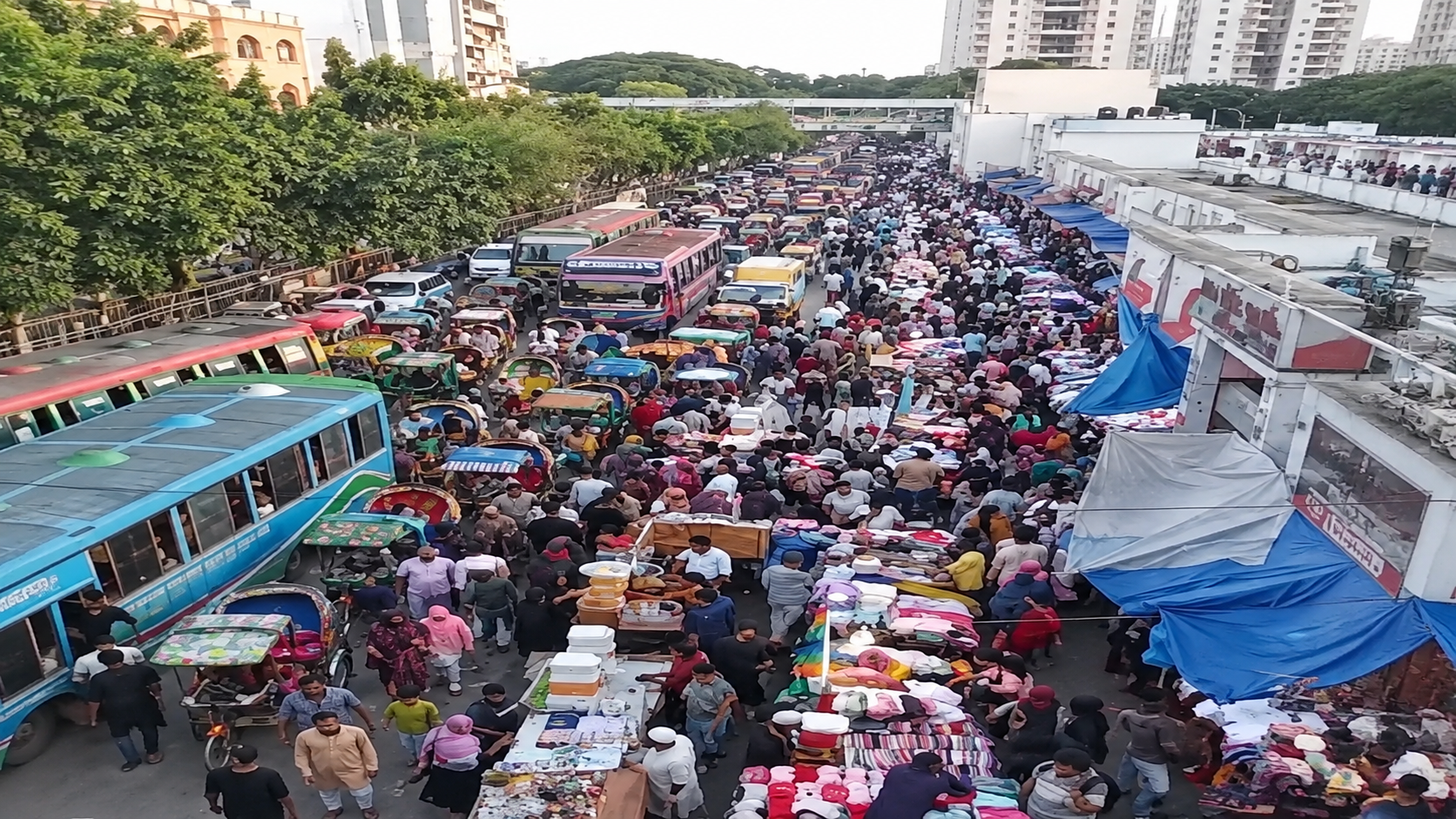 ঢাকায় ফুটপাত ও বিভিন্ন খাতে চাঁদাবাজির অভিযোগ