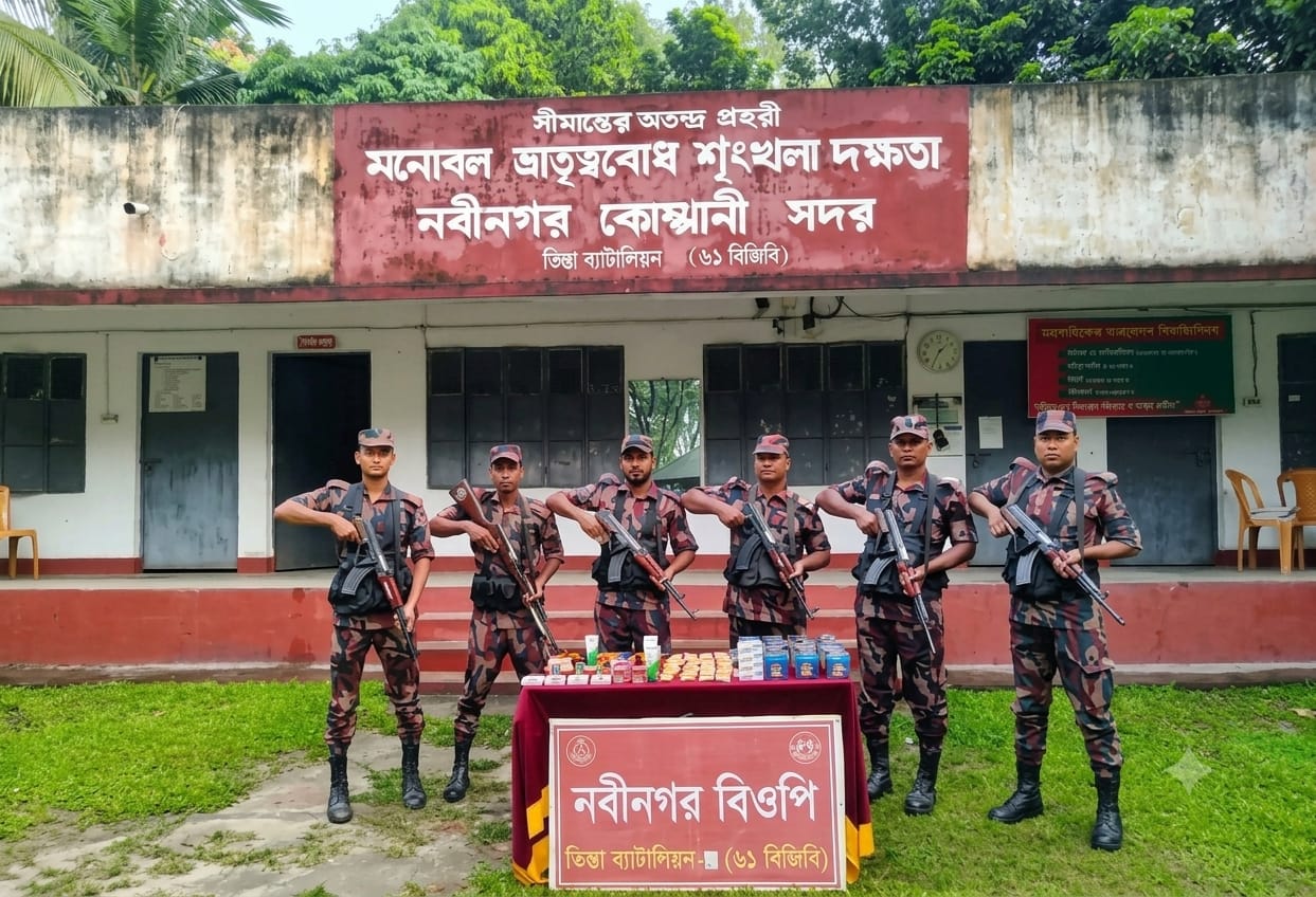 পাটগ্রাম সীমান্তে বিজিবির জব্দ করা ভারতীয় গরু ও পণ্যসামগ্রী