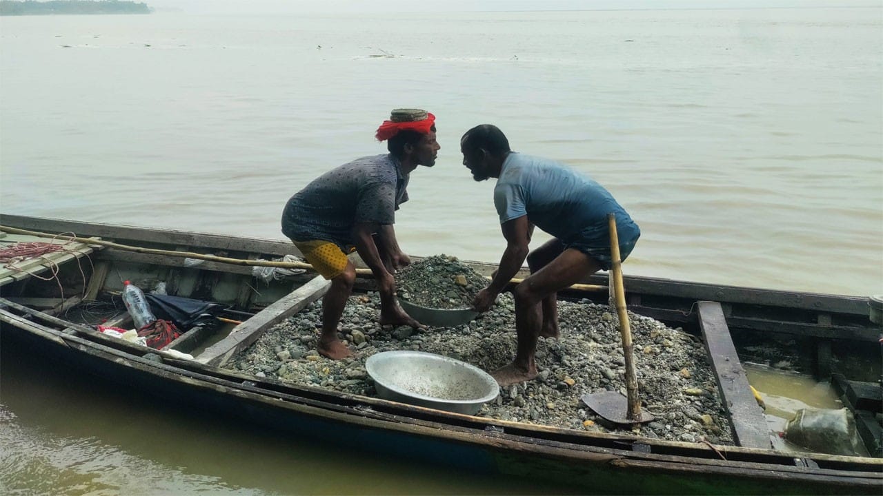 তিস্তা নদীতে অবৈধ পাথর উত্তোলন