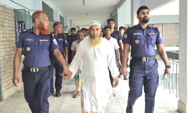 নীলফামারীতে শিশু ধর্ষণ মামলার রায় ঘোষণাকালীন আদালত ভবন