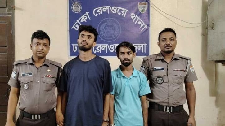 কমলাপুর স্টেশনে ককটেল বিস্ফোরণ