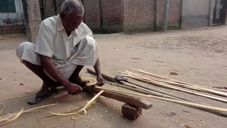 নীলফামারীতে বাঁশের কুটিরশিল্প সংকটে