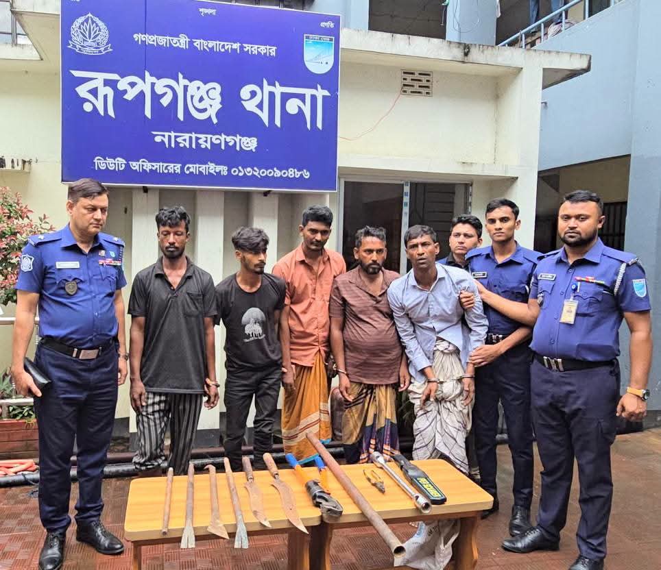 রূপগঞ্জে বাড়িতে ডাকাতির ঘটনায় পাঁচজন গ্রেপ্তার