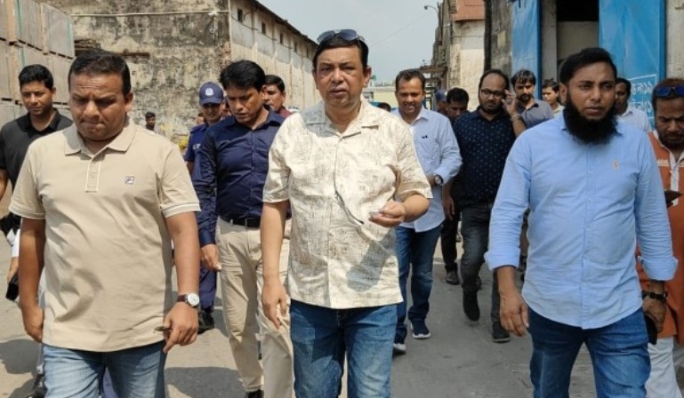 বেনাপোল স্থলবন্দর আকস্মিক পরিদর্শনে নৌপরিবহন প্রতিমন্ত্রী রাজীব আহসান