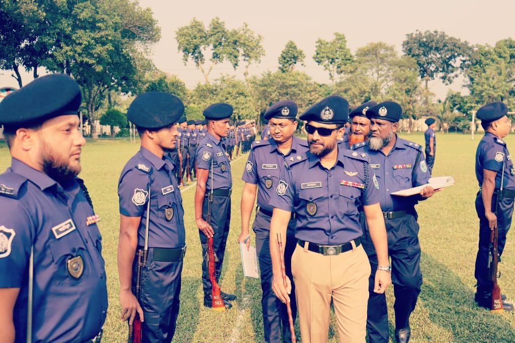 নীলফামারী পুলিশ লাইন্সে জেলা পুলিশের মাস্টার প্যারেড ও কিট প্যারেড