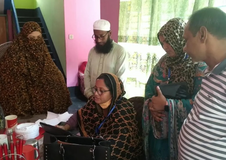 ঝিকরগাছায় ফ্যামিলি কার্ড কার্যক্রমে পরিবারভিত্তিক তথ্য সংগ্রহ