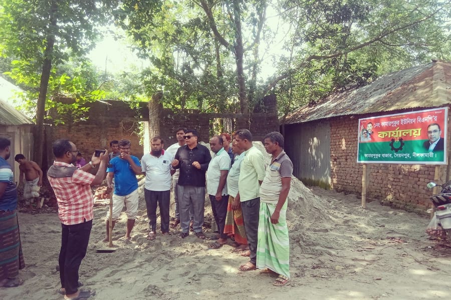 কামারপুকুর ইউনিয়ন বিএনপি কার্যালয় সংস্কারের পর নেতা-কর্মীদের জমায়েত
